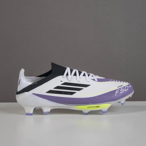 جزمة كرة قدم Adidas