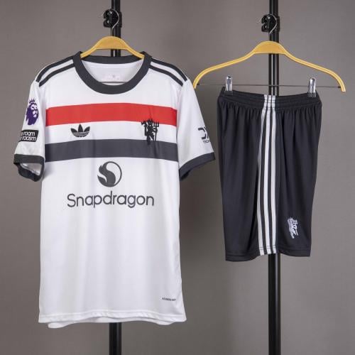 طقم مانشيستر يونايتد الاحتياطي 2024/2025