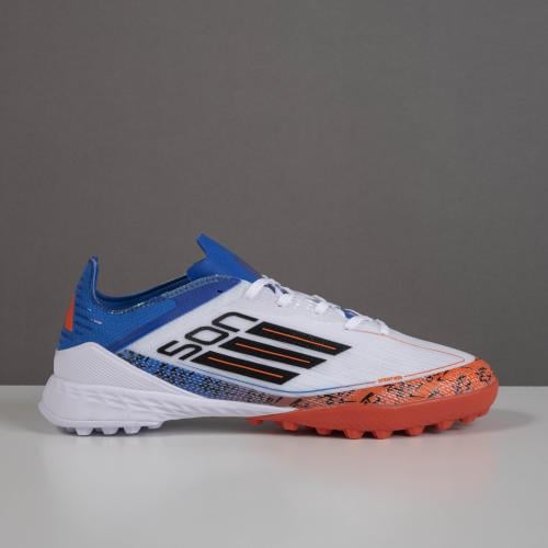 جزمة كرة قدم Adidas