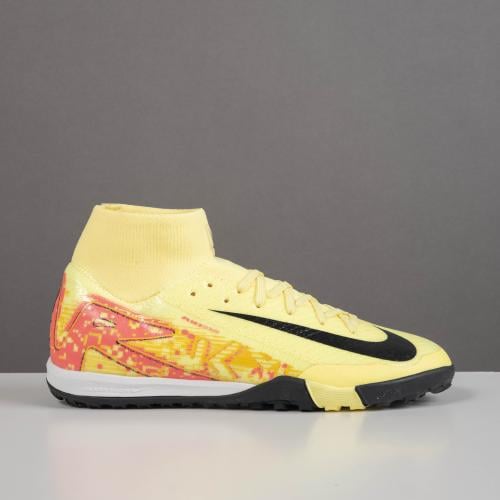 جزمة كرة قدم Nike