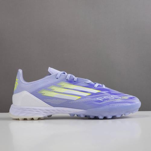 جزمة كرة قدم adidas