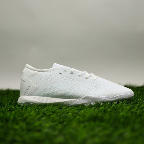 جزمة كرة قدم Adidas