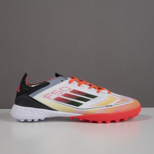 جزمة كرة قدم Adidas