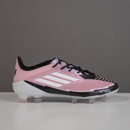 جزمة كرة قدم Adidas