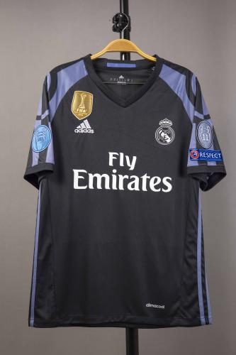 قميص ريال مدريد كلاسيك