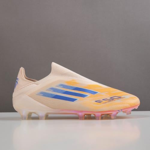 جزمة كرة قدم adidas