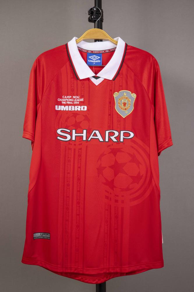 قميص مانشستر يونايتد 1999 - بيكيهام 7