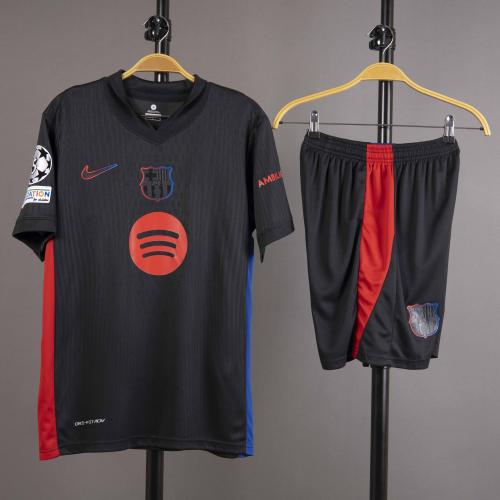 طقم برشلونة الاحتياطي 2024/2025