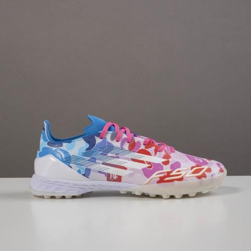 جزمة كرة قدم Adidas