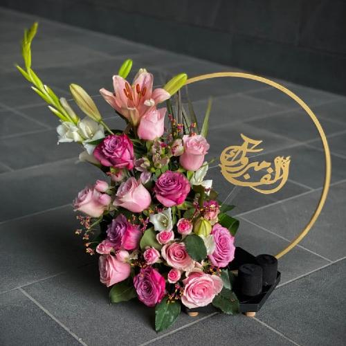 تنسيق الهدية على ستاند حديد مع تغريسة