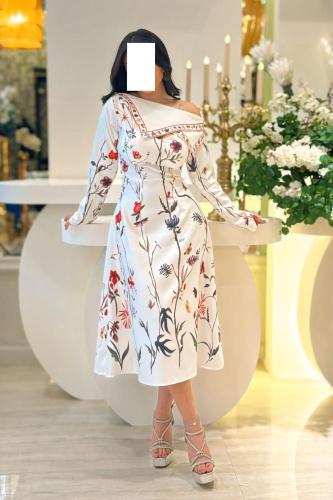 فستان ناعم باكمام لون ابيض مزخرف