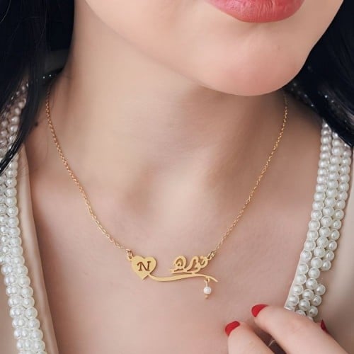 سلسال بالاسم مع حرف مطلي بالذهب