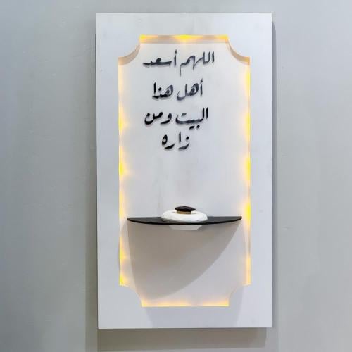 ديكور فاخر وفازة ومبخرة بدون ورد