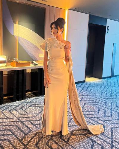 فستان بيج مع ذيل