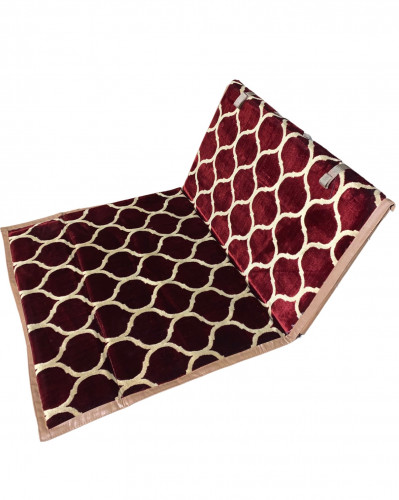 تكاية نفر ونص يوناني أحمر