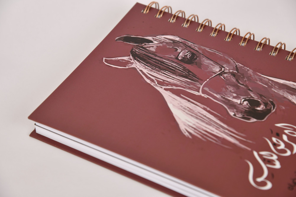 دفتر الملاحظات واليوميات بتصميم عبارة باللغة العربية