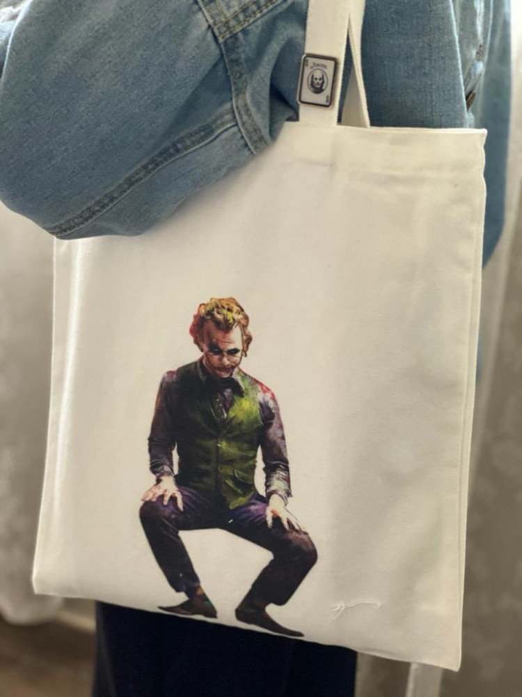 شنطة قماشية بتصميم فريد لشخصية فيلم جوكر