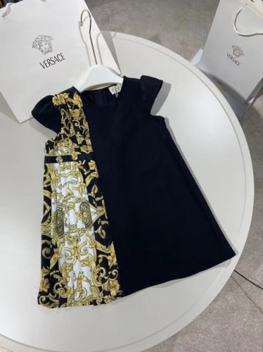 فستان  بتفاصيل أنيقة