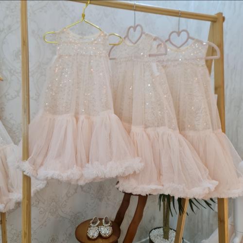 فستان بناتي من طبقات التل الفخمه جدا