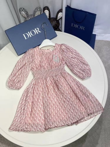 فستان فخم وجميل بأكمام طويله اللون الوردي