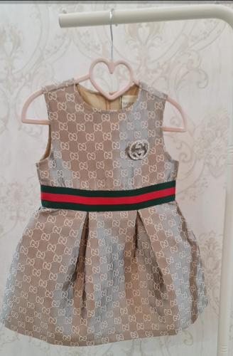 فستان بناتي بقماش واقف فخم وبروش الماركه