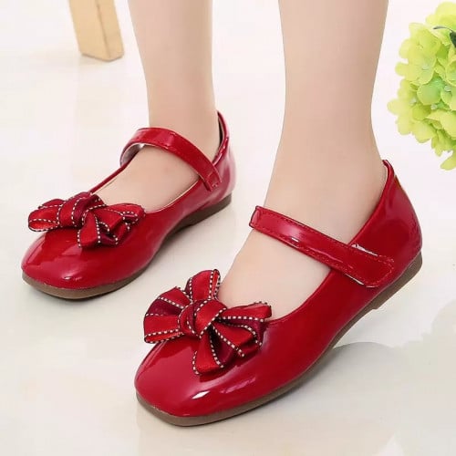 حذاء احمر أنيق