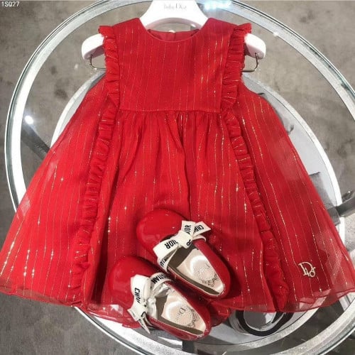 فستان  احمر بخيوط لون ذهبي مطرز