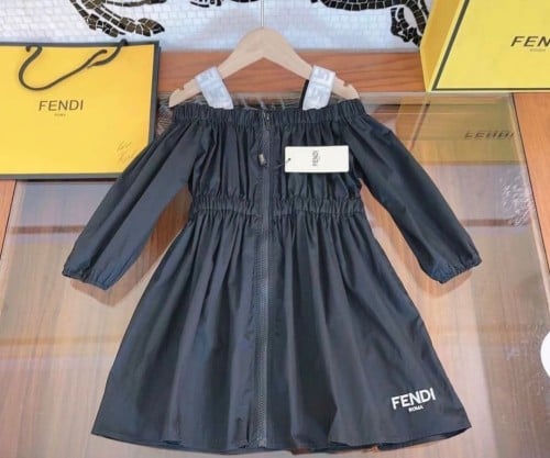 فستان بناتي اسود بتفاصيل جميله