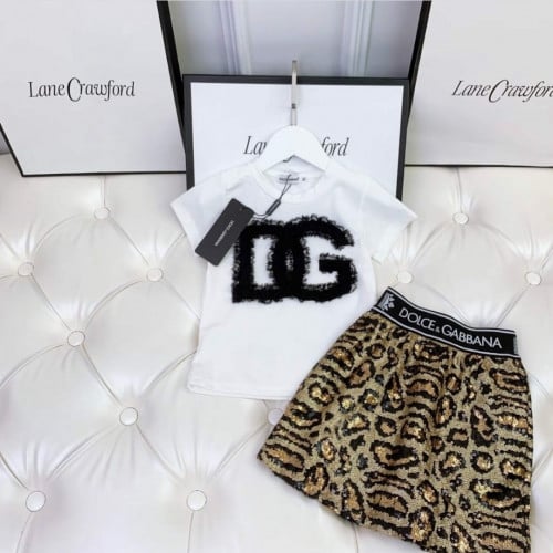 تيور فخم وأنتي بتنورة من الترتر