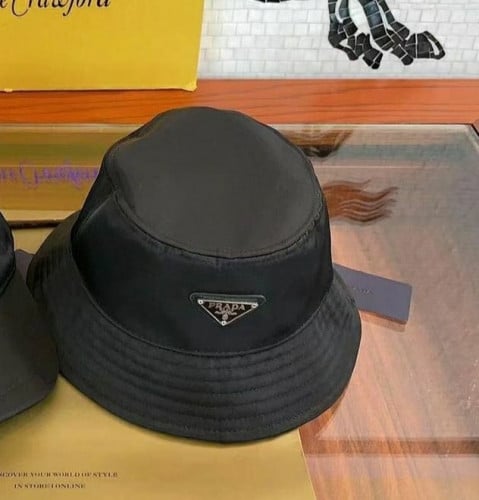 قبعة جميله باللون الاسود