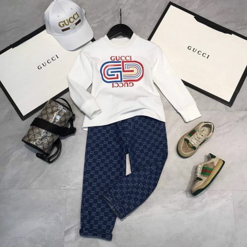 طقم  من قطعتين أنيق ومميز