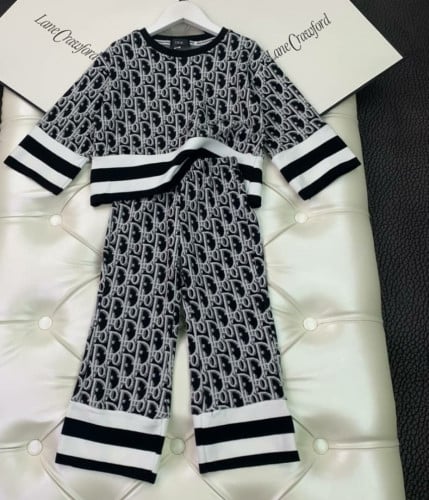 طقم بناتي بتفاصيل انيقه