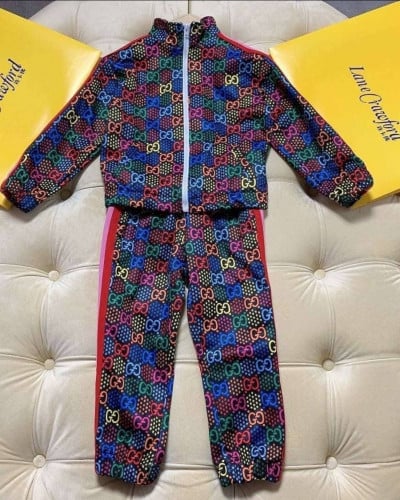 طقم من قطعتين