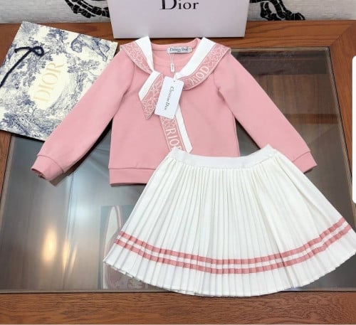 طقم أنيق وفخم