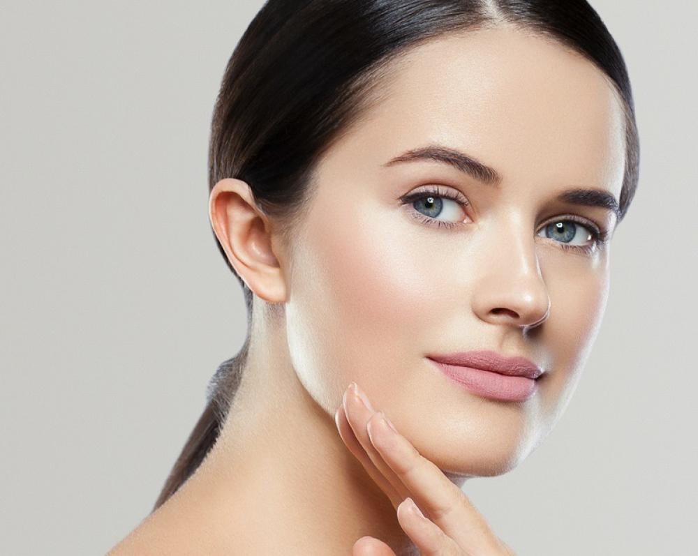 تفتيح البشرة وتوحيد لونها