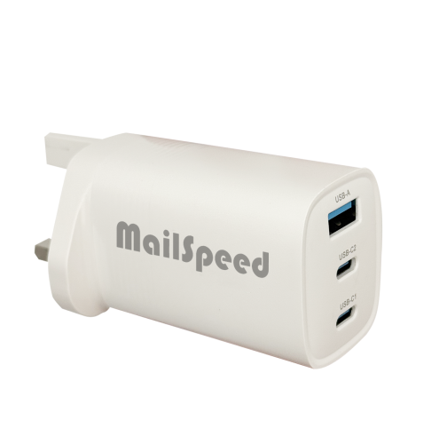 شاحن جداري 67 وات بي ثلاث منافذ III  اثنين تايب سي . و واحد يو اس بي سريع  نوع USB C سريع بقدرة 67 وات ومقبس لأجهزة آيفون 17 و12 ميني و12 برو ماكس و11 وجالاكسي وبكسل 4/3 وآي باد برو والمزيد.. وجميع الاجهزة 3 منافذ . 2 تايب سي . و واحد يو اس بي سريع