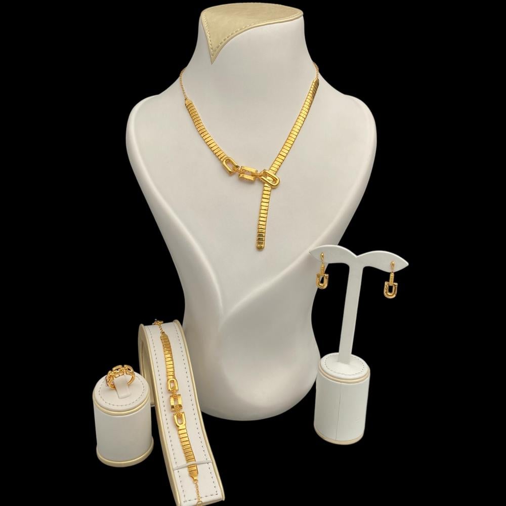 طقم ذهب عيار 21 بوزن 34.75 جرام