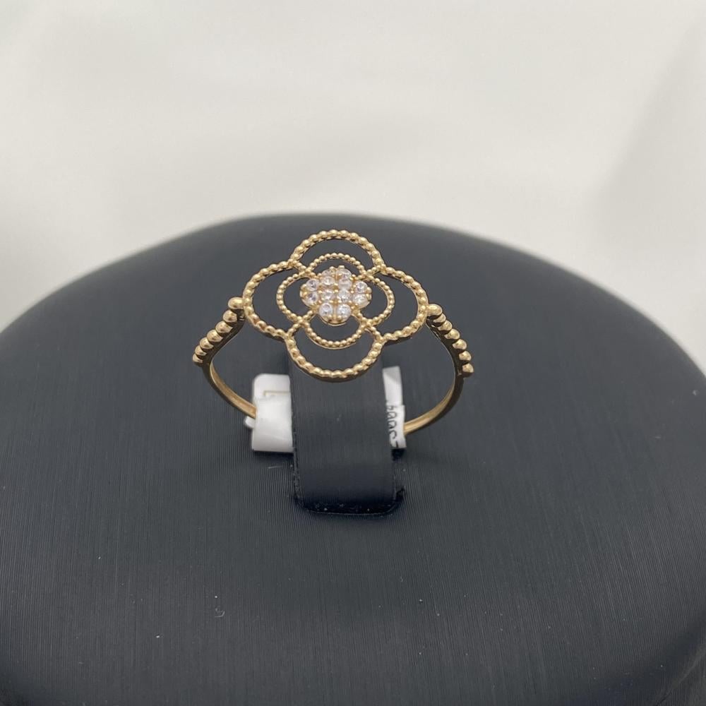 18-karat gold set weighing 7.66 grams, with a design inspired by Van Cleef & Arpels – your elegant choice
