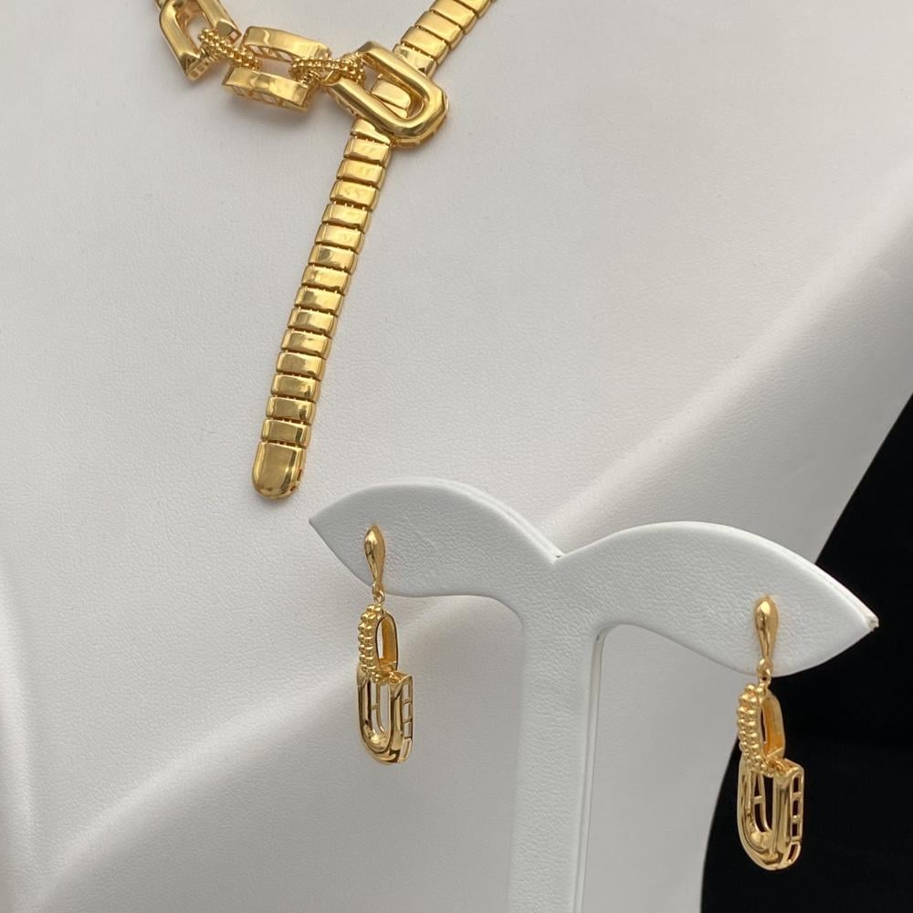 طقم ذهب عيار 21 بوزن 34.75 جرام