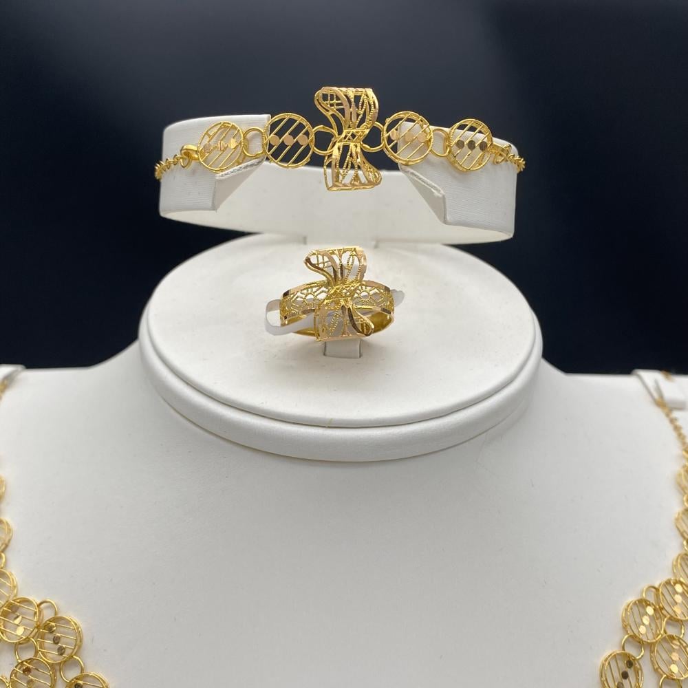 طقم ذهب ملكي عيار 21 وزن 41 جرام بتصميم فريد فاخر