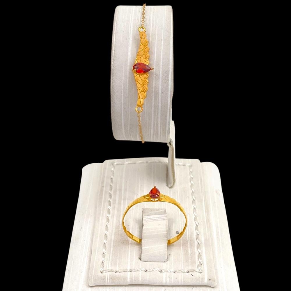 طقم ذهب جناح الصقر عيار 21 وزن 3.35 جرام بفص أحمر لامع