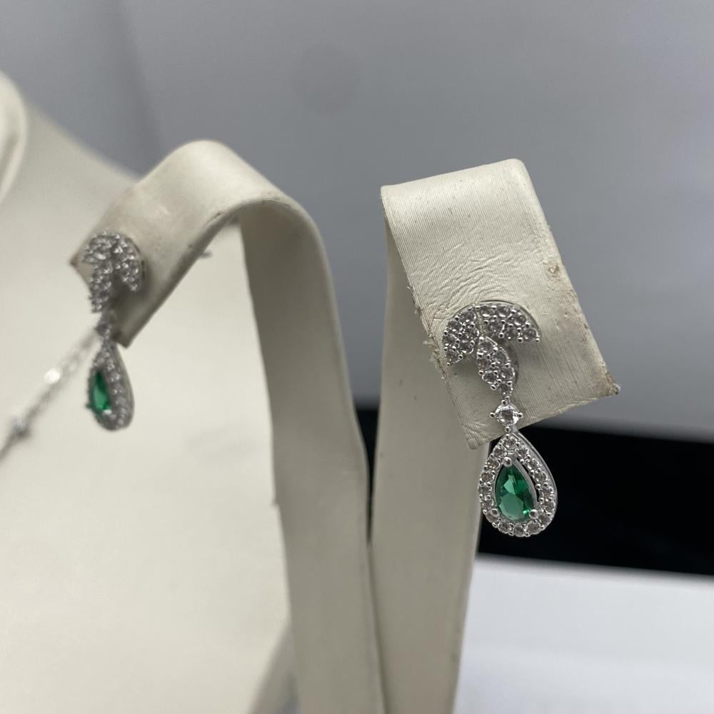 طقم ذهب عيار 18 الوزن 9.56 جرام