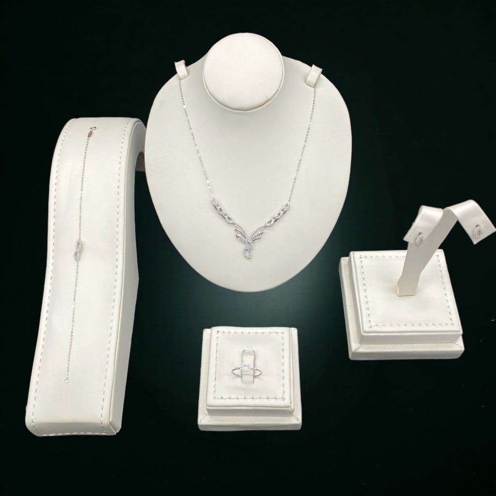 طقم ذهب عيار 18 الوزن 5.51 جرام