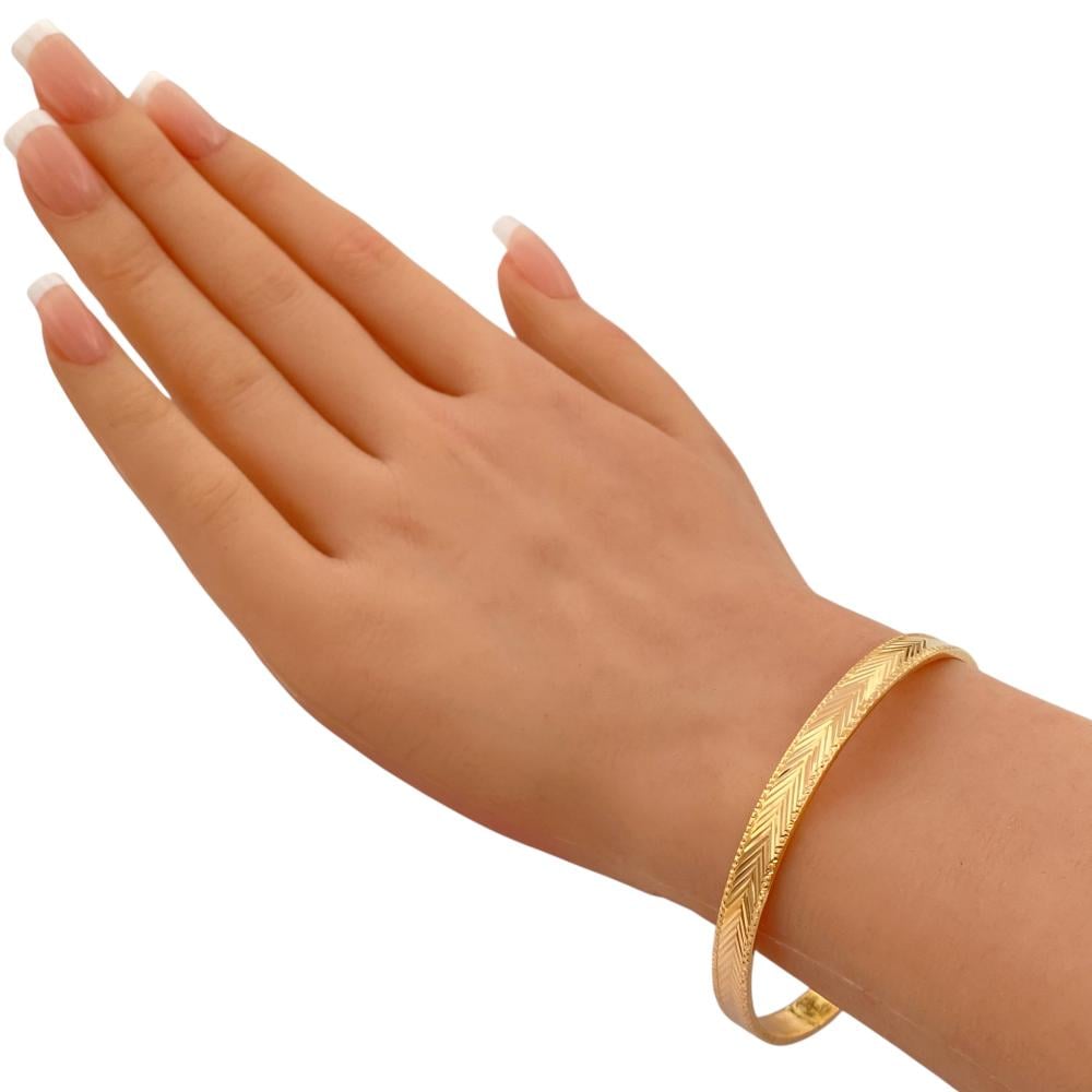 غويشه ذهب صندوق نقش ليزر عيار 21 وزن 7.59 جم فخمة تلفت الأنظار