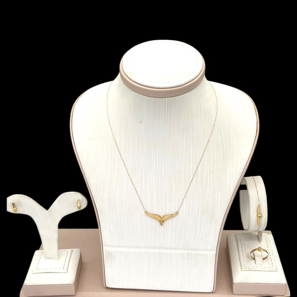 18 karat gold falcon wing set, weight 3.08 grams