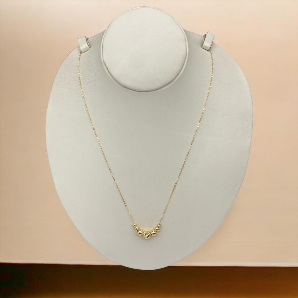 عقد ذهب عيار 18 بتصميم عصري فاخر الوزن 1.02 جرام