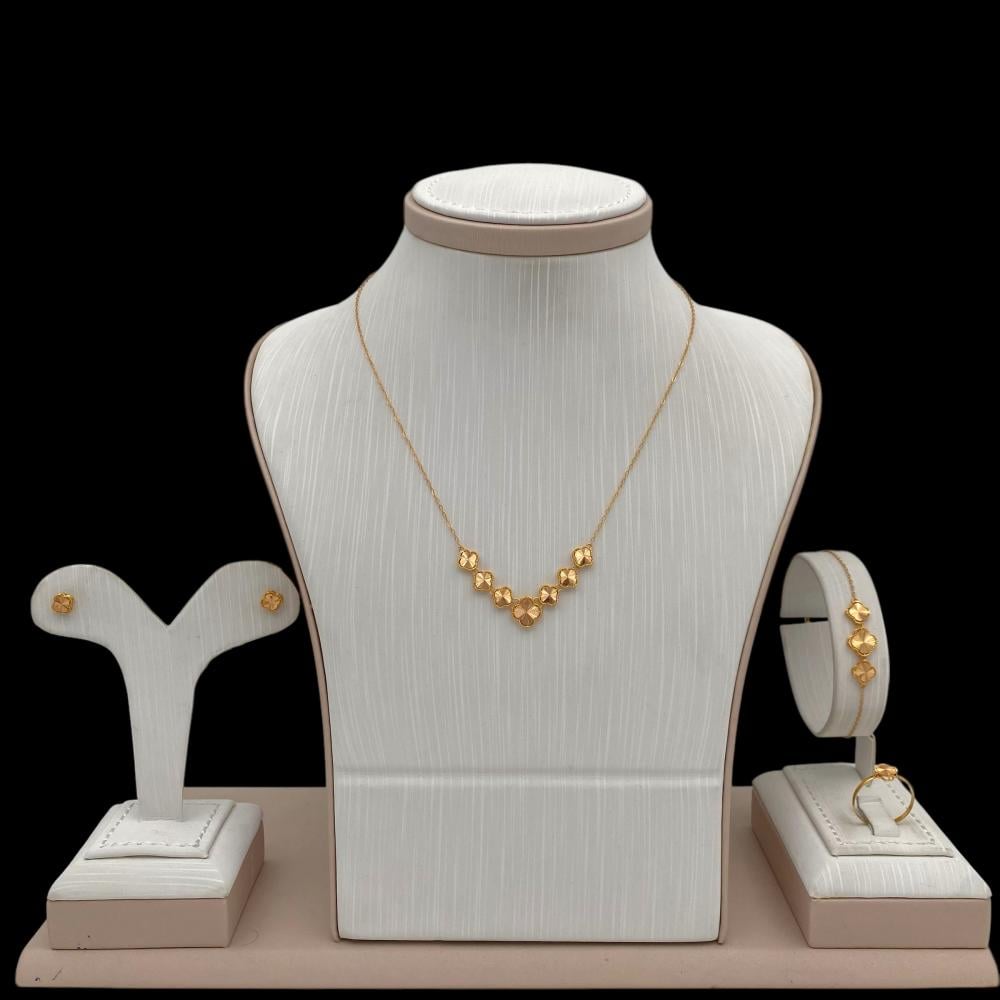 21 karat gold set, weight 6.47 grams