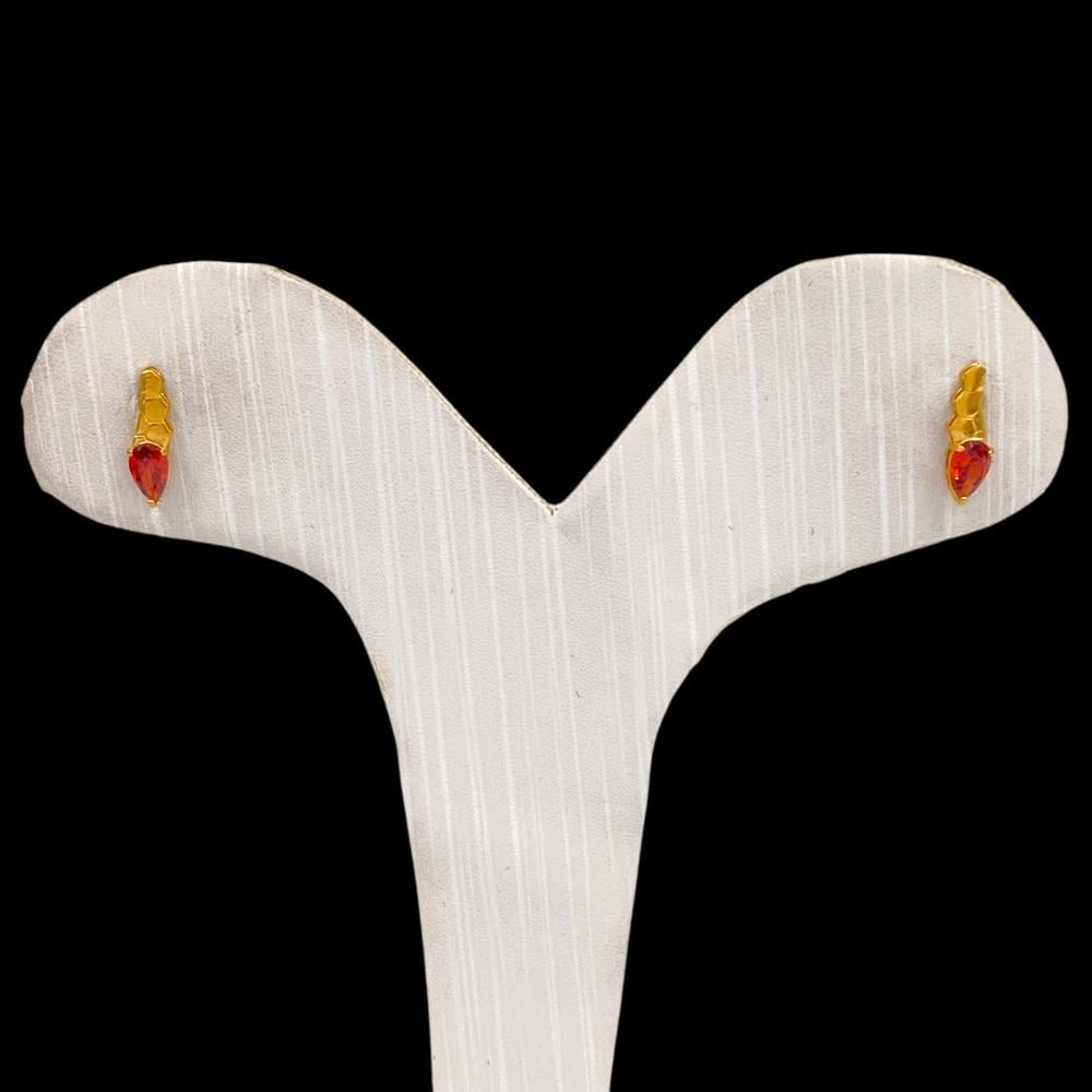 طقم ذهب جناح الصقر عيار 21 وزن 3.35 جرام بفص أحمر لامع