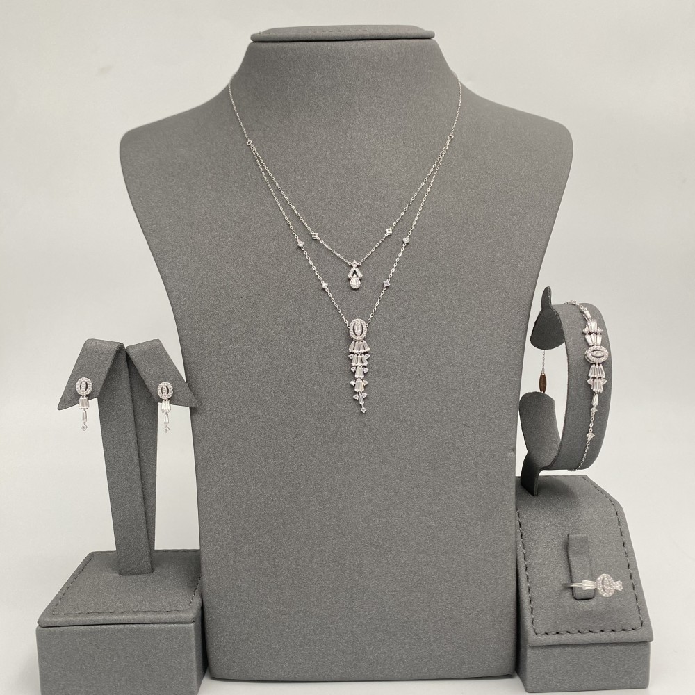 طقم ذهب عيار 18 الوزن 7 جرام