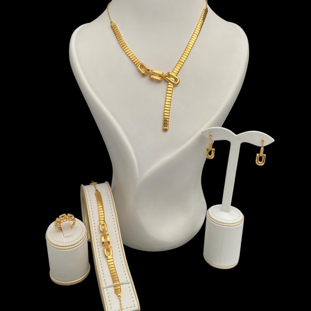 طقم ذهب عيار 21 بوزن 34.75 جرام